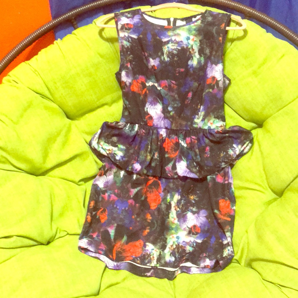 Dress with pendulum
